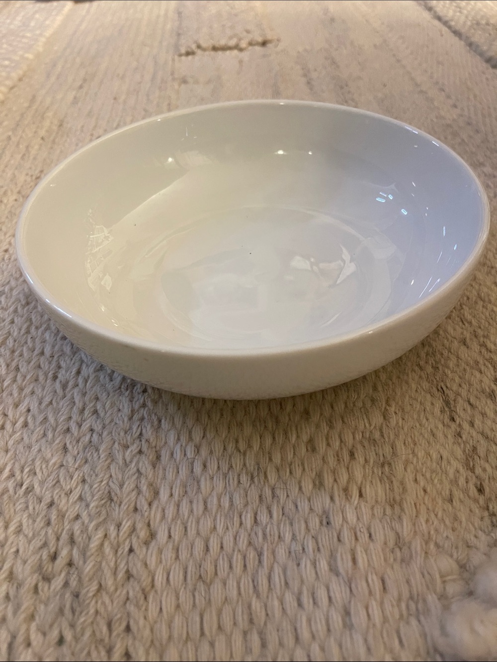 Set of 2 White Shallow Bowls. - Picture 2 of 6